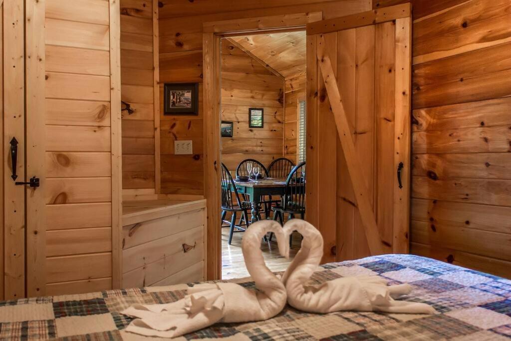 Holly Tree Hideaway - Semi Secluded Mtn Setting Villa Sevierville Dış mekan fotoğraf