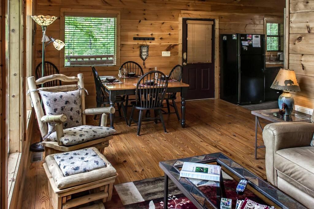 Holly Tree Hideaway - Semi Secluded Mtn Setting Villa Sevierville Dış mekan fotoğraf