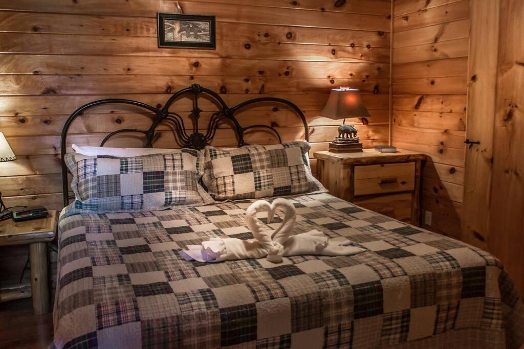 Holly Tree Hideaway - Semi Secluded Mtn Setting Villa Sevierville Dış mekan fotoğraf