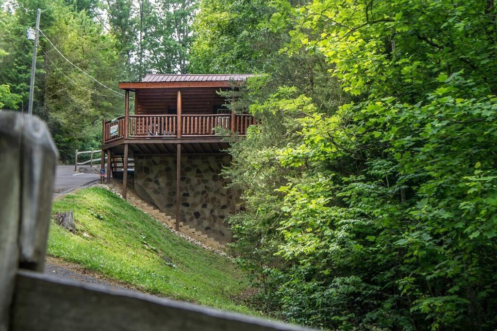 Holly Tree Hideaway - Semi Secluded Mtn Setting Villa Sevierville Dış mekan fotoğraf